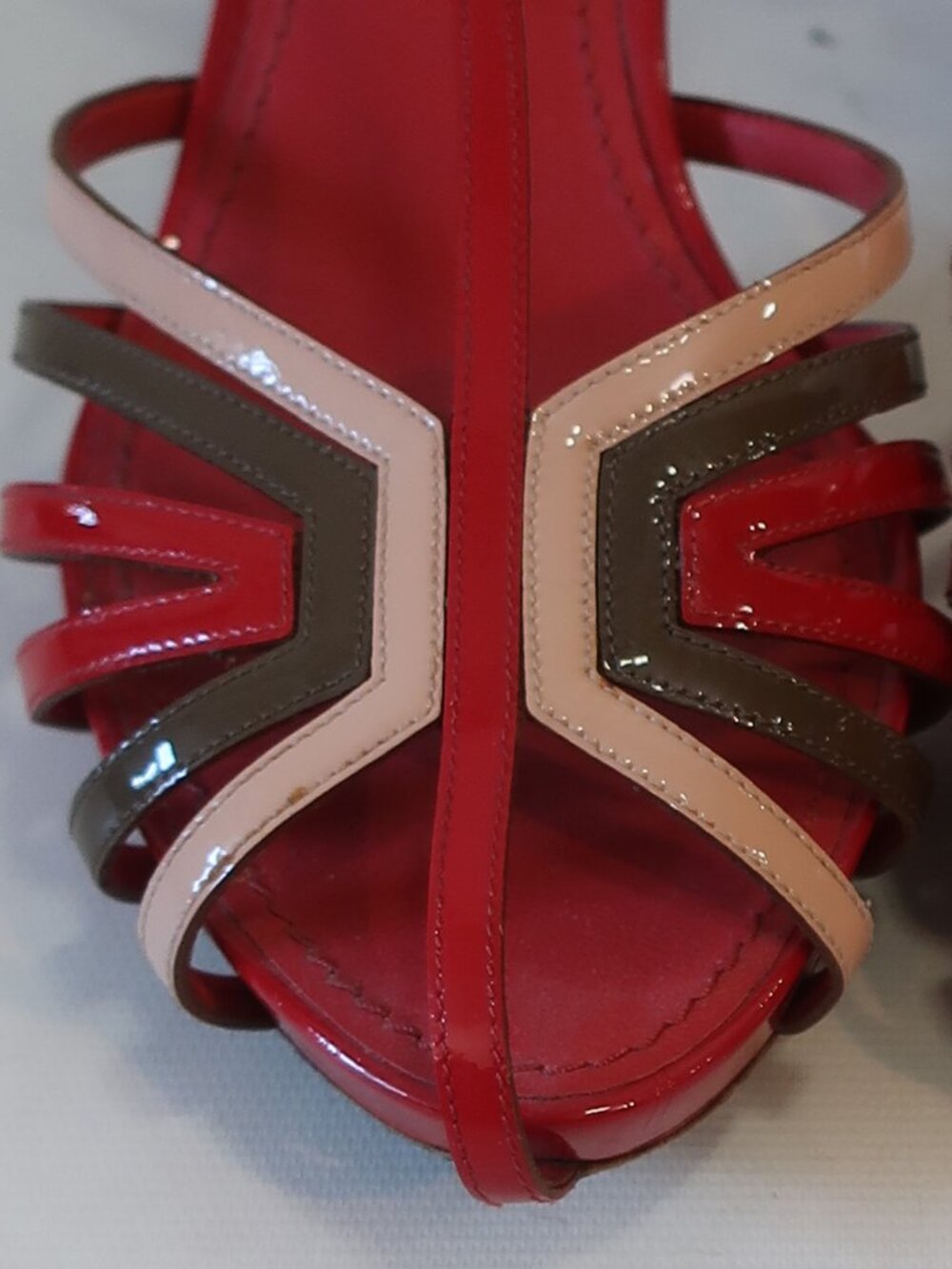Women Louis Vuitton Red, Beige, Green Patent Leather T Strap Sandals 38 EU/US 8 - Picture 5 of 14